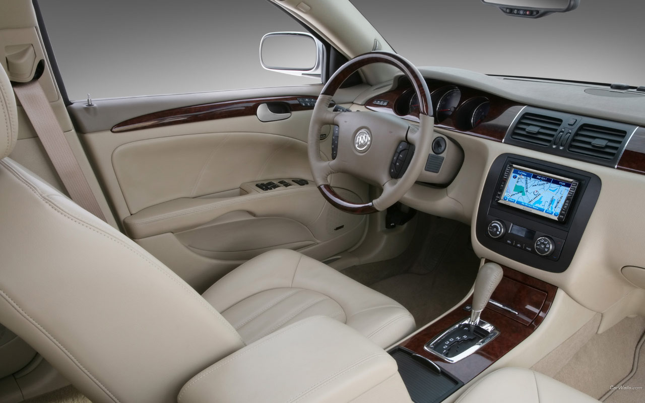 Buick Lucerne: 4 фото