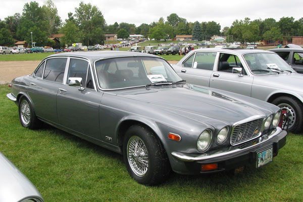 Jaguar XJ12: 5 фото