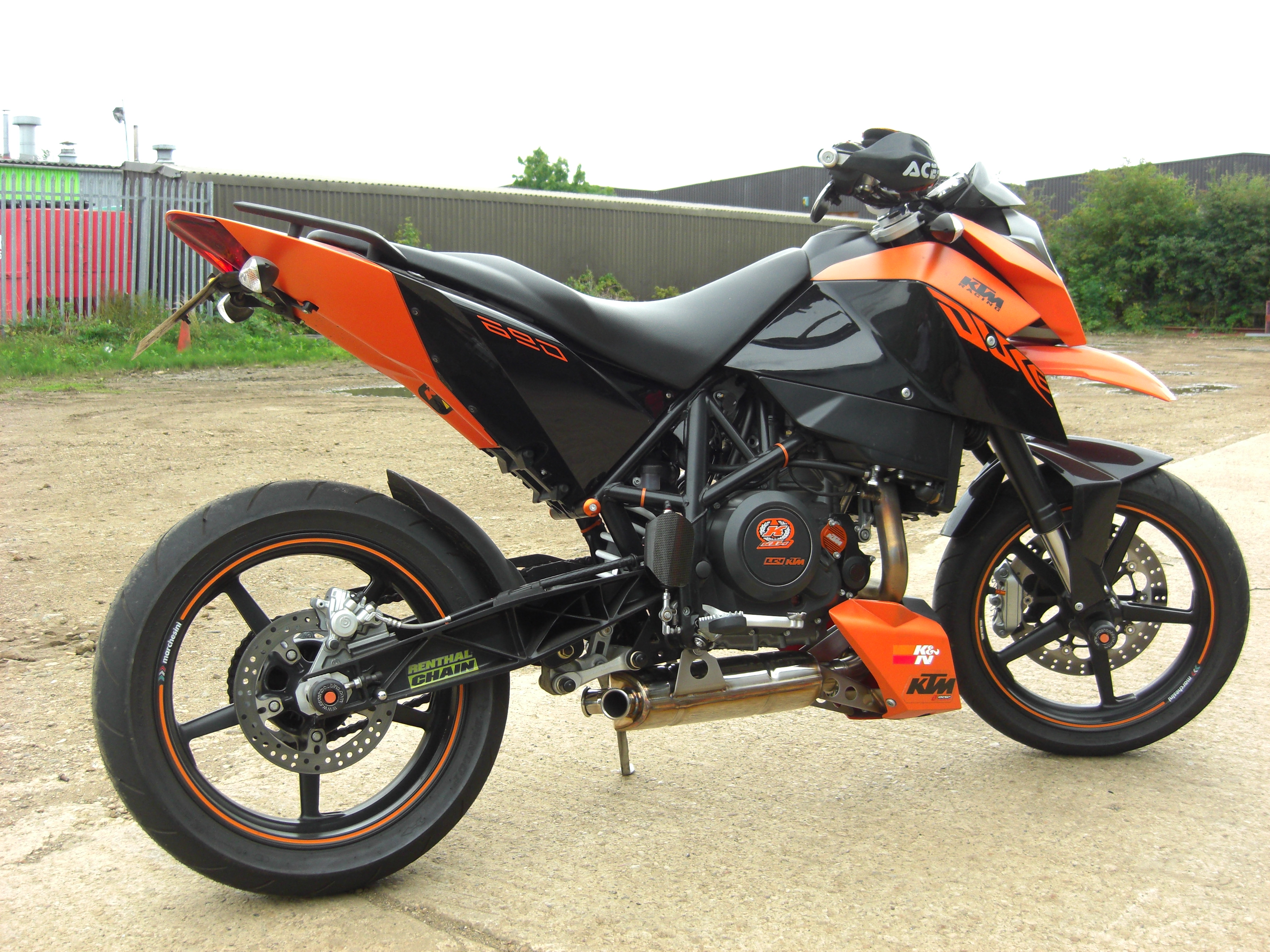 KTM 690 Duke: 11 фото