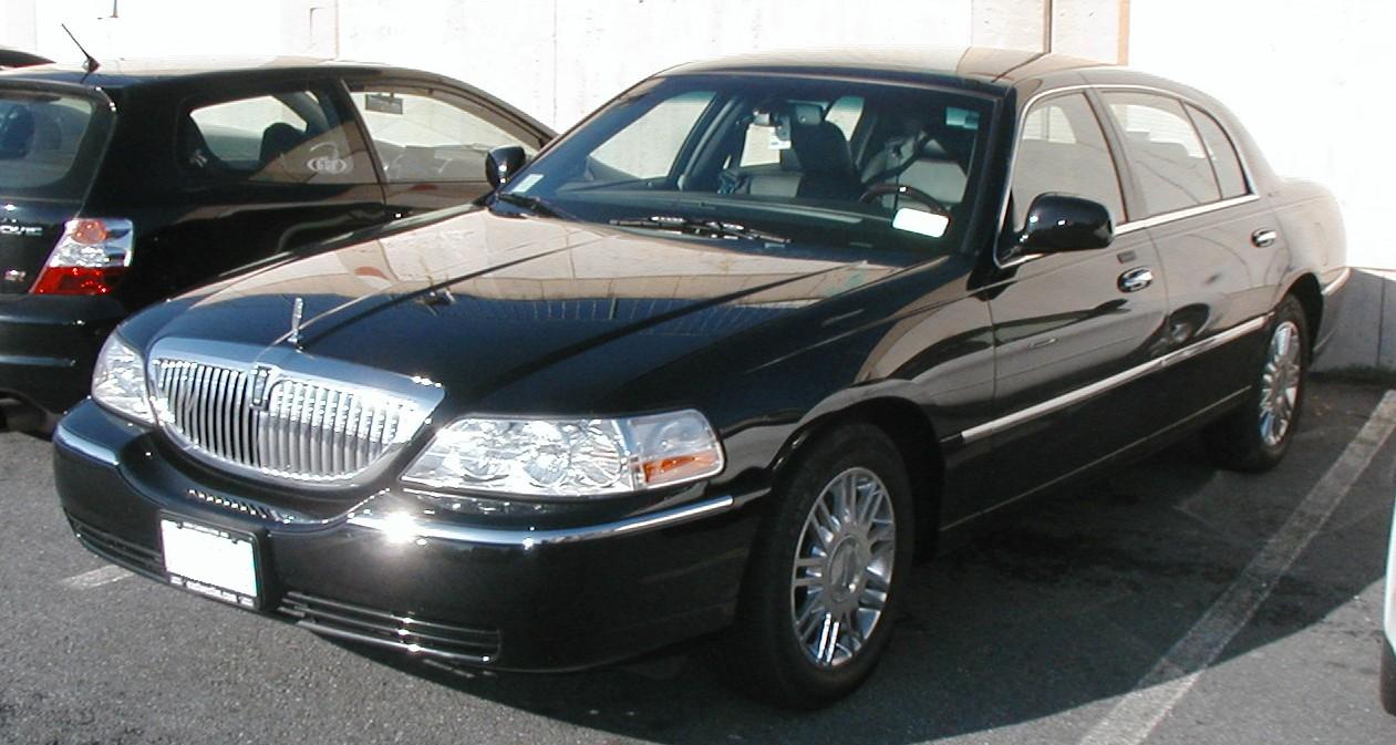 Lincoln Town Car: 9 фото