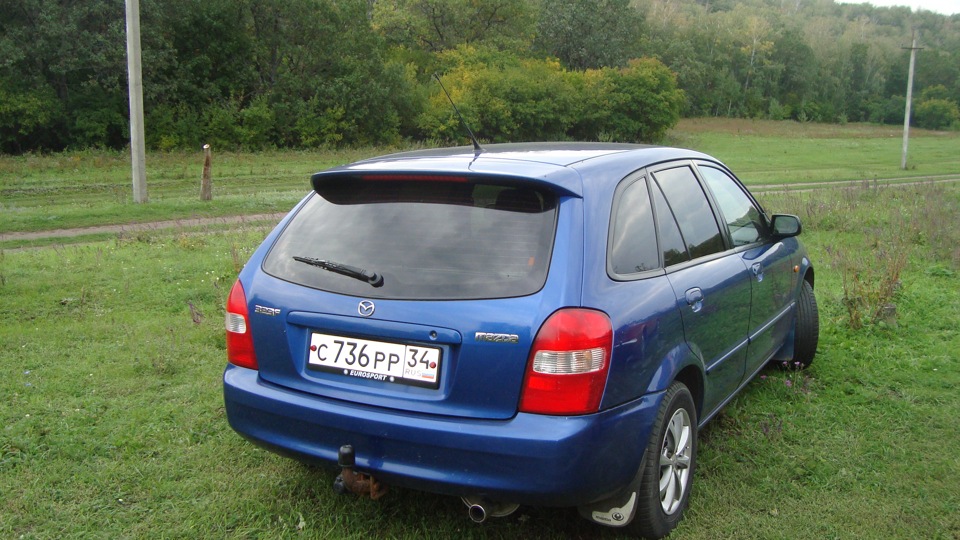 Mazda 323 F: 10 фото