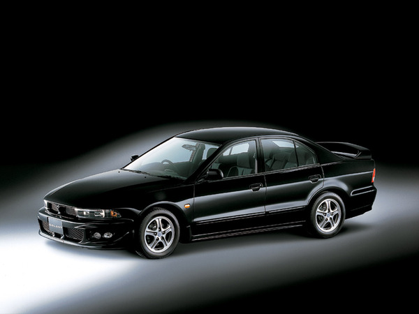 Mitsubishi Galant: 10 фото