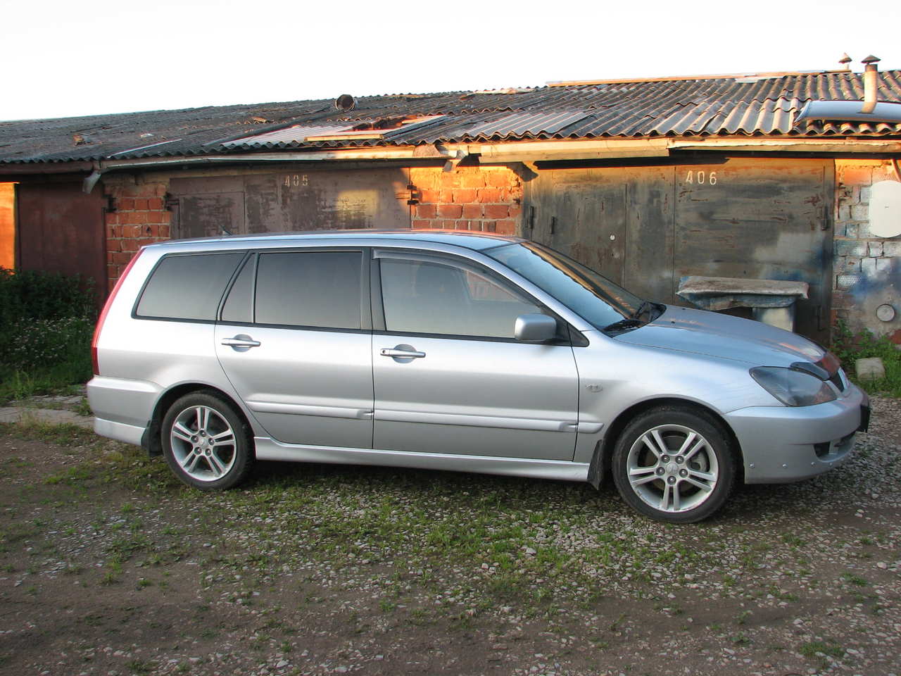 Mitsubishi Lancer Wagon: 10 фото