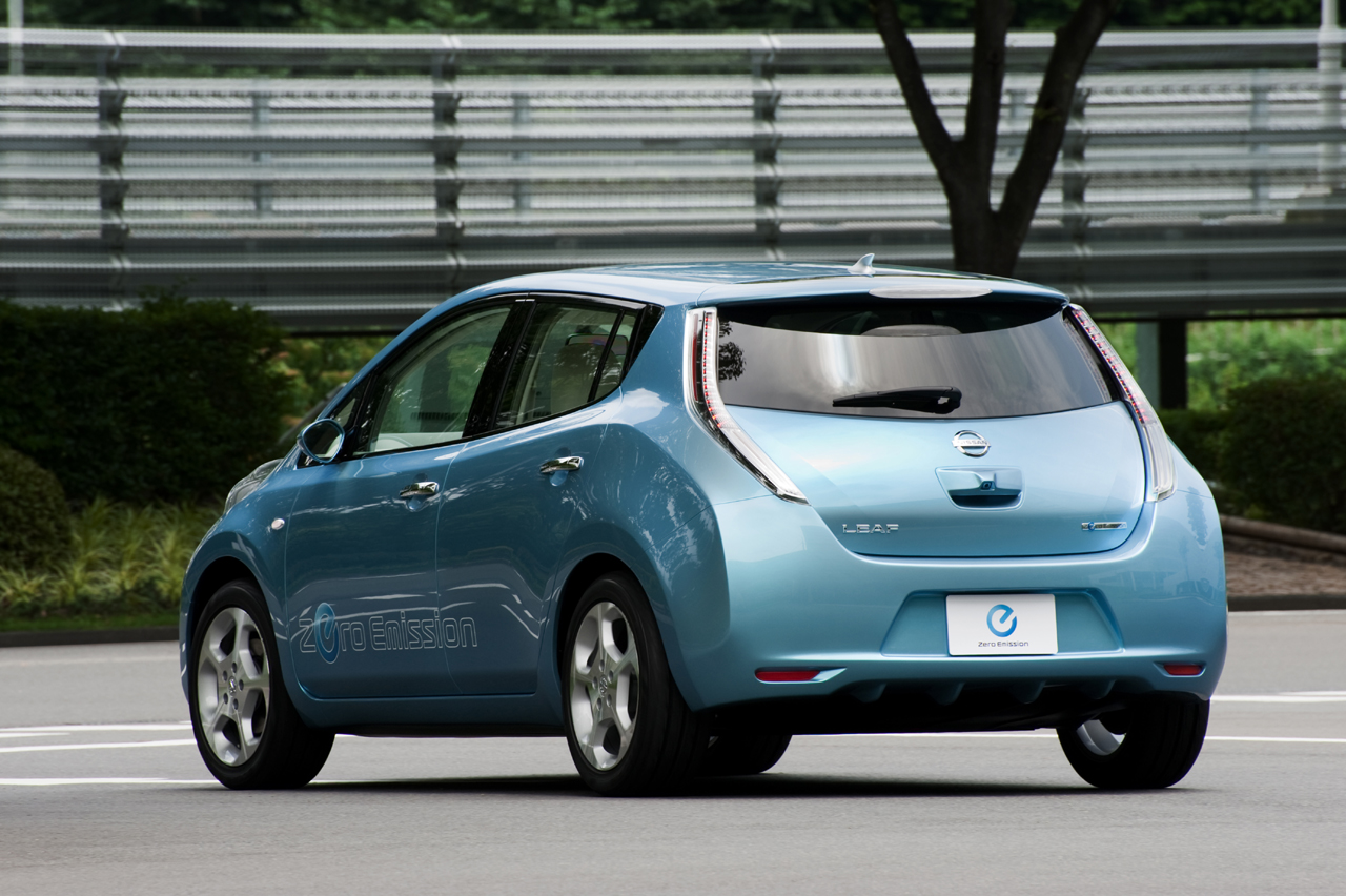 Nissan Leaf: 11 фото