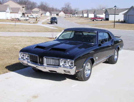 Oldsmobile Cutlass: 2 фото