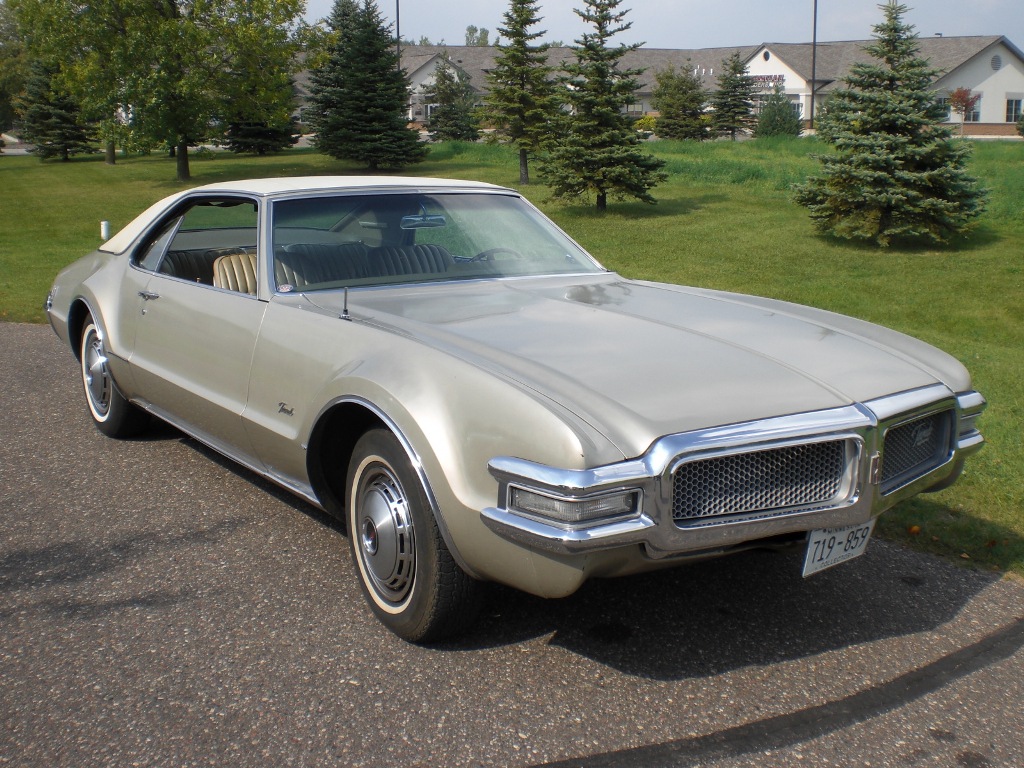 Oldsmobile Toronado: 11 фото