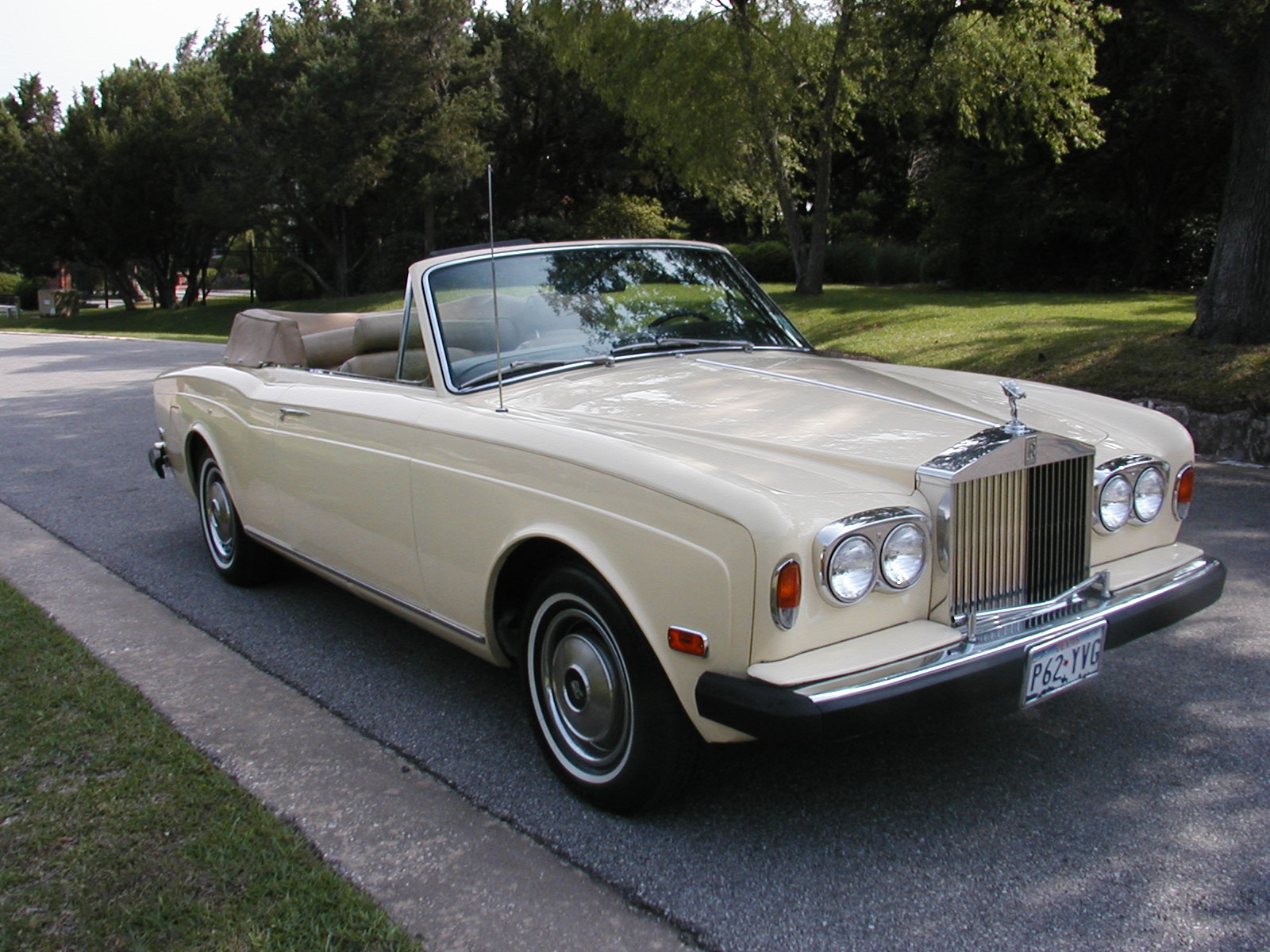 Rolls-Royce Corniche: 8 фото