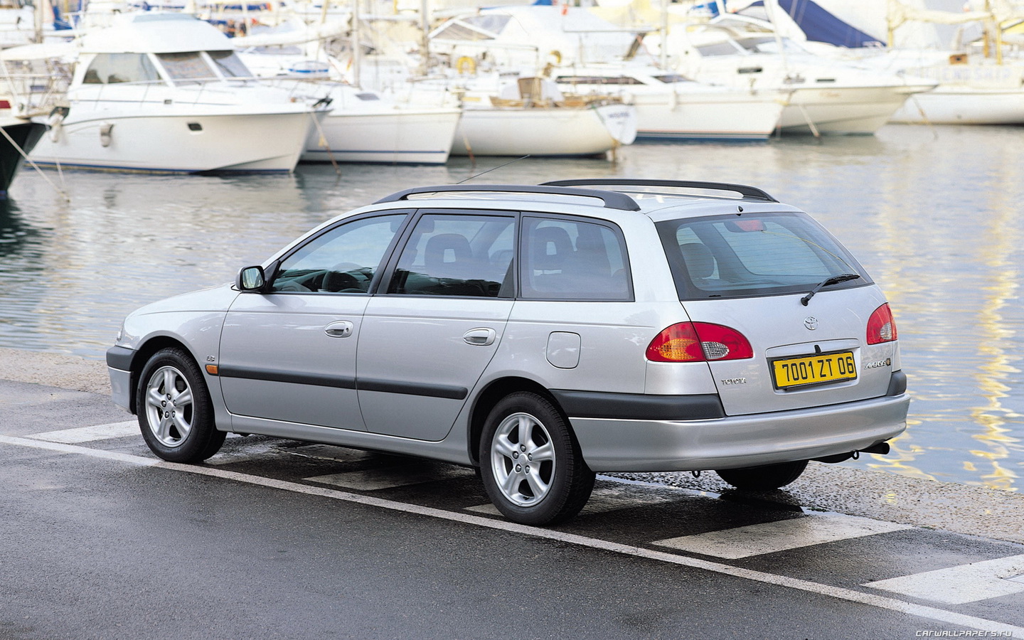 Toyota Avensis Wagon: 10 фото