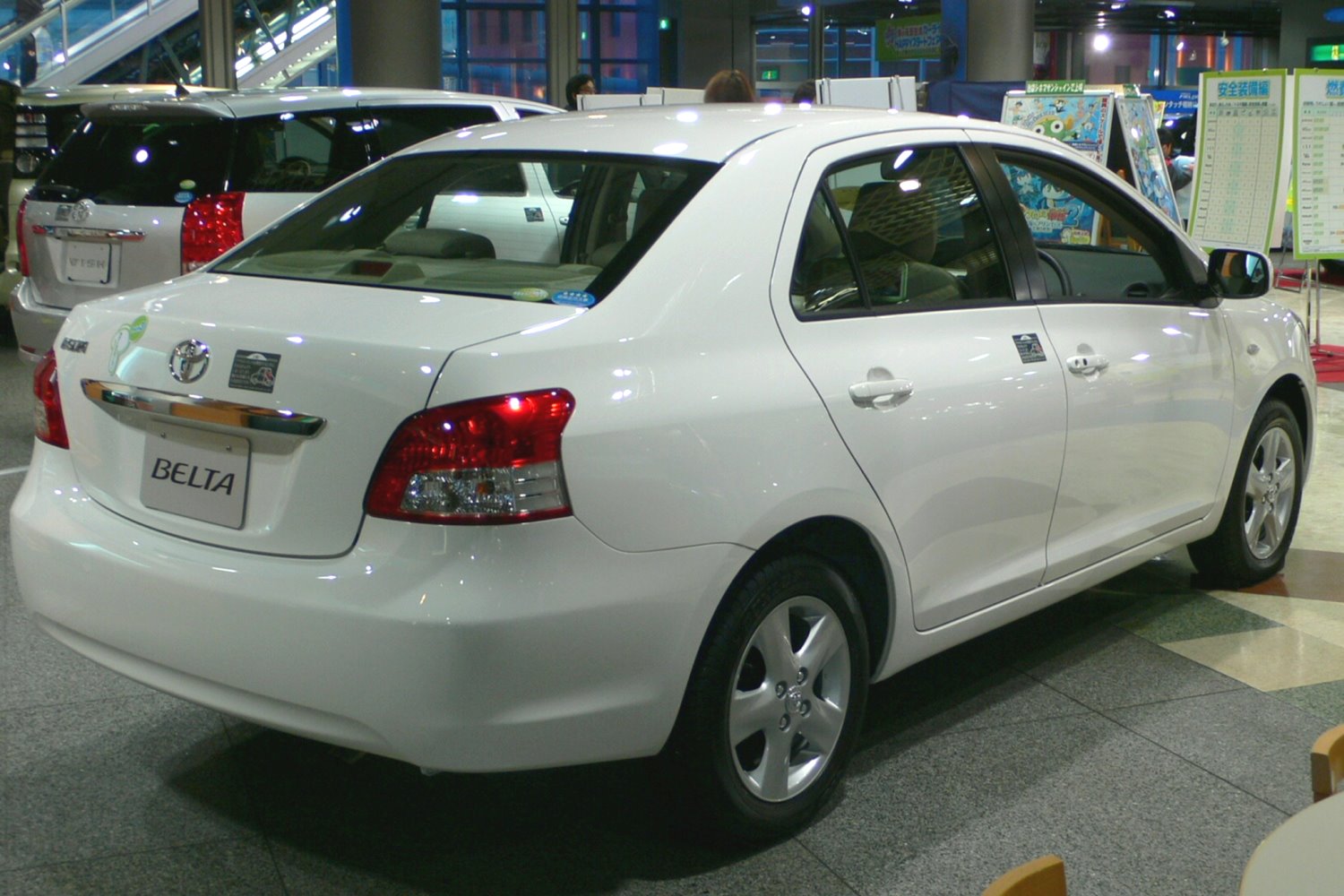 Toyota Belta: 3 фото
