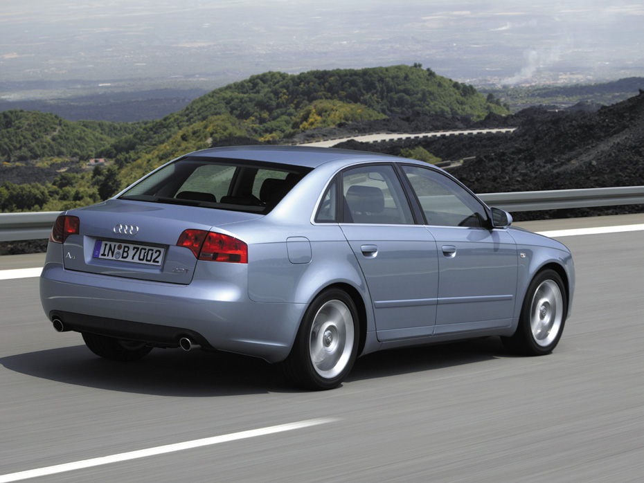 Audi A4 B7: 6 фото