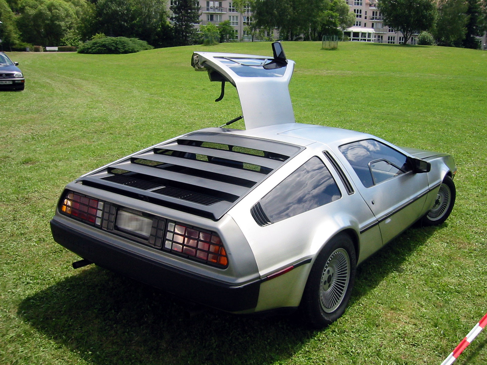 DeLorean DMC-12: 2 фото