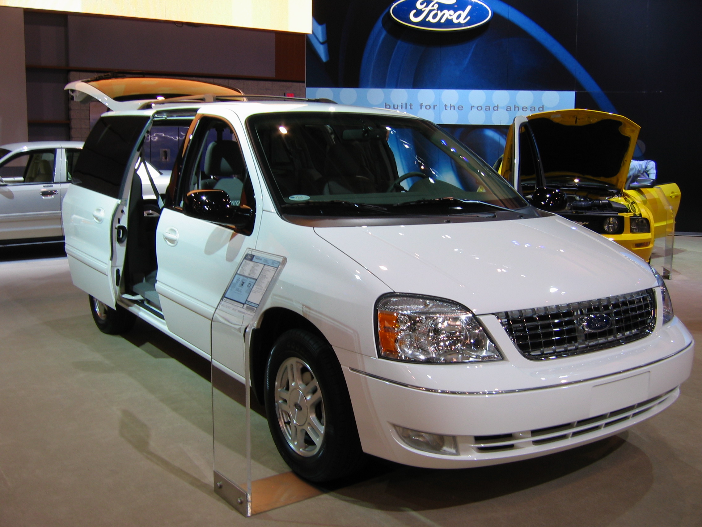 Ford Freestar: 9 фото