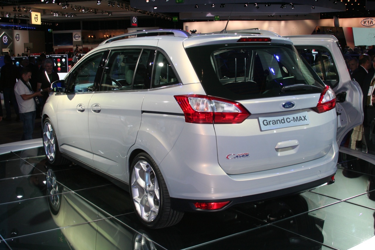 Ford Grand C-Max: 7 фото