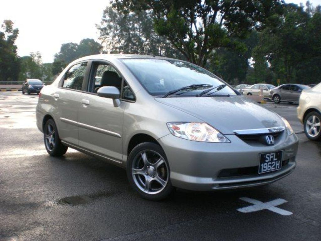 Honda Fit Aria: 4 фото