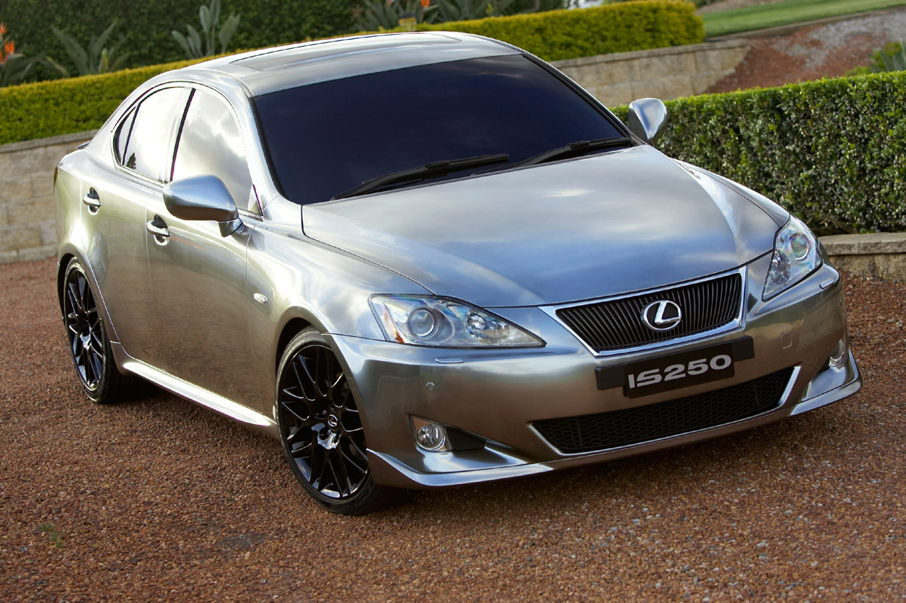 Lexus IS: 2 фото