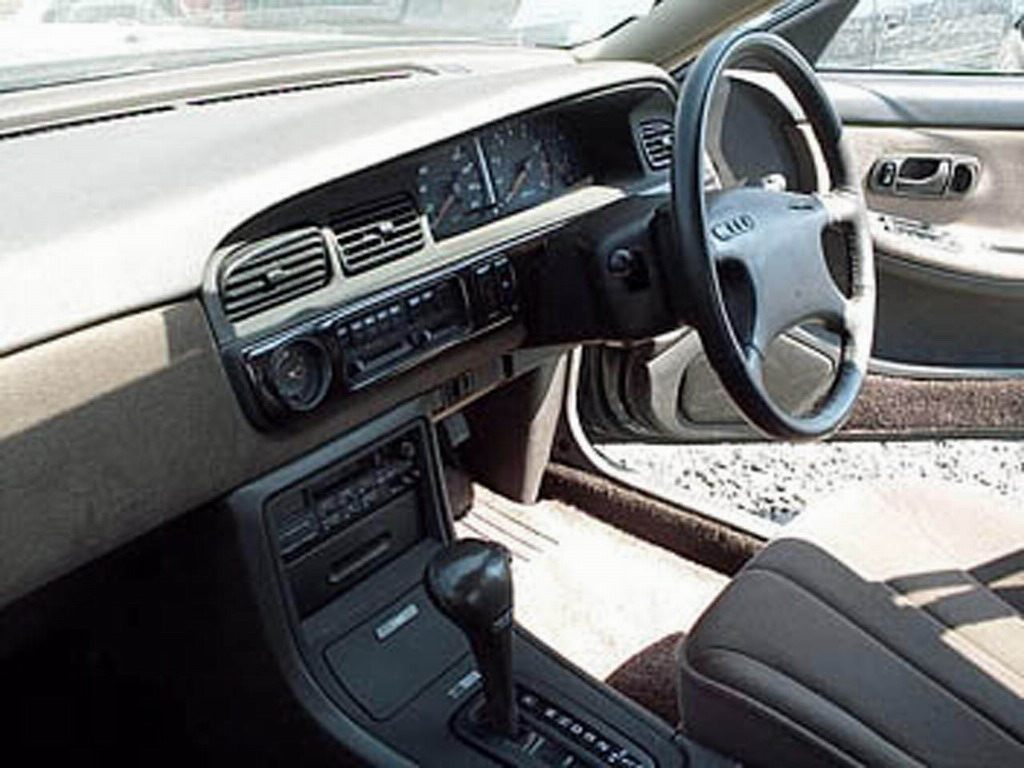 Nissan Laurel C33: 11 фото