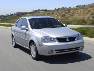 Suzuki Forenza: 7 фото