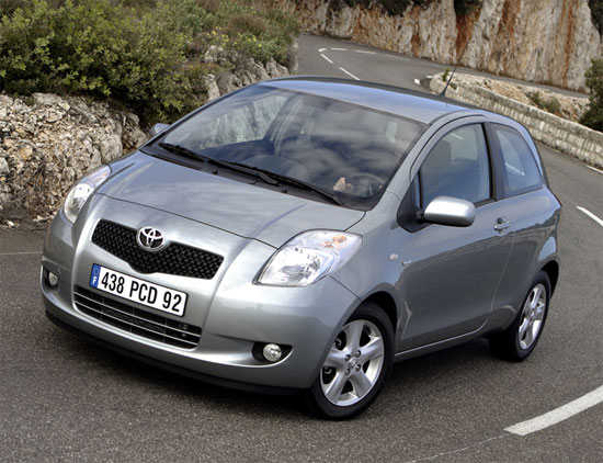 Toyota Yaris: 4 фото